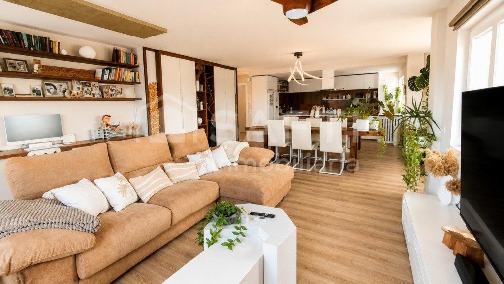 Imagen 2 de Espectacular vivienda con dormitorio y vestidor