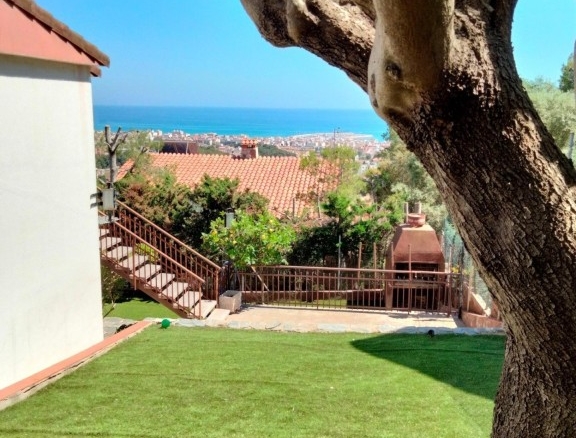 Imagen 1 de Un piso con alma de casa y vistas al mar.