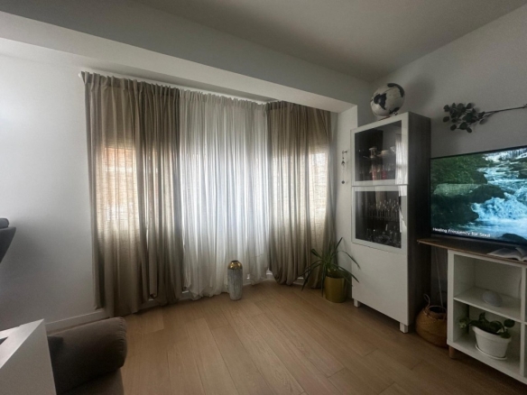 Imagen 1 de Alquiler de habitación en piso reformado de 89 m2 | 3 dormitorios | Totalmente amueblado | Schamann