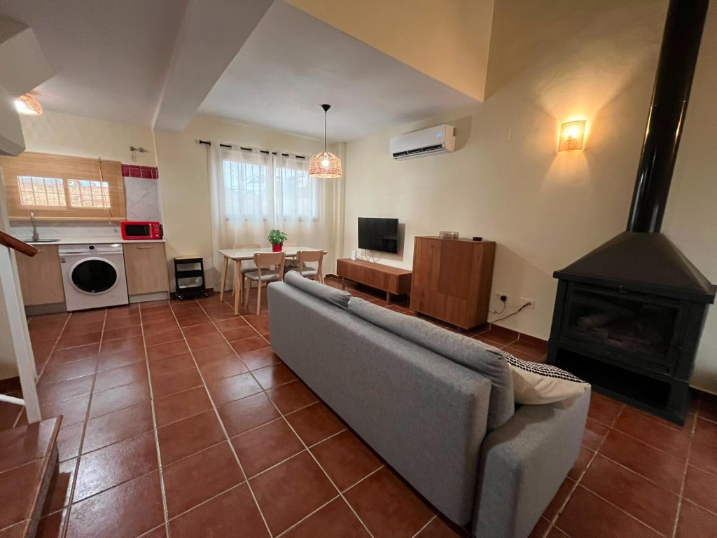 Imagen 3 de Bonita casa adosada en El Ronquillo con Licencia Turística!!