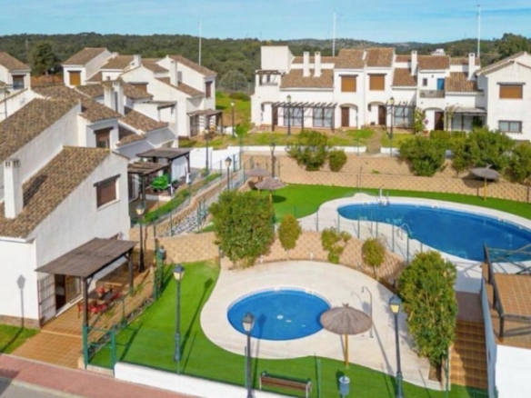 Imagen 1 de Bonita casa adosada en El Ronquillo con Licencia Turística!!
