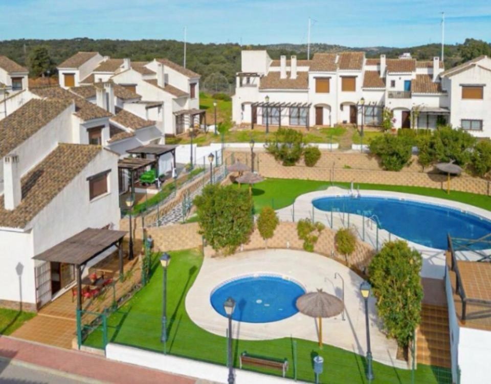 Imagen 1 de Bonita casa adosada en El Ronquillo con Licencia Turística!!