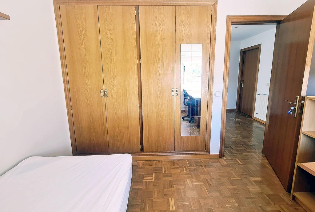 Imagen 2 de EN ALQUILER ÚLTIMAS HABITACIONES PARA ESTUDIANTES EN CHALET DE VILLANUEVA DE LA CAÑADA (MADRID).