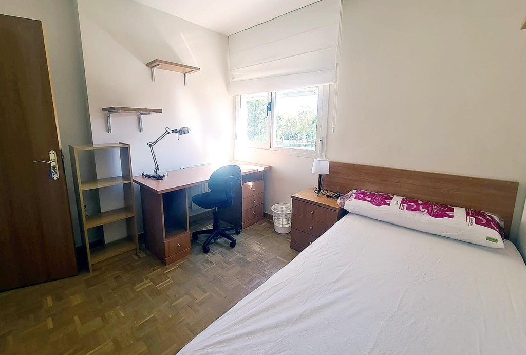 Imagen 3 de EN ALQUILER ÚLTIMAS HABITACIONES PARA ESTUDIANTES EN CHALET DE VILLANUEVA DE LA CAÑADA (MADRID).