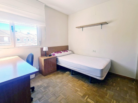 Imagen 1 de EN ALQUILER ÚLTIMAS HABITACIONES PARA ESTUDIANTES EN CHALET DE VILLANUEVA DE LA CAÑADA (MADRID).