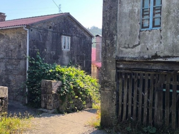 Imagen 3 de Casa de piedra con potencial a precio increíble