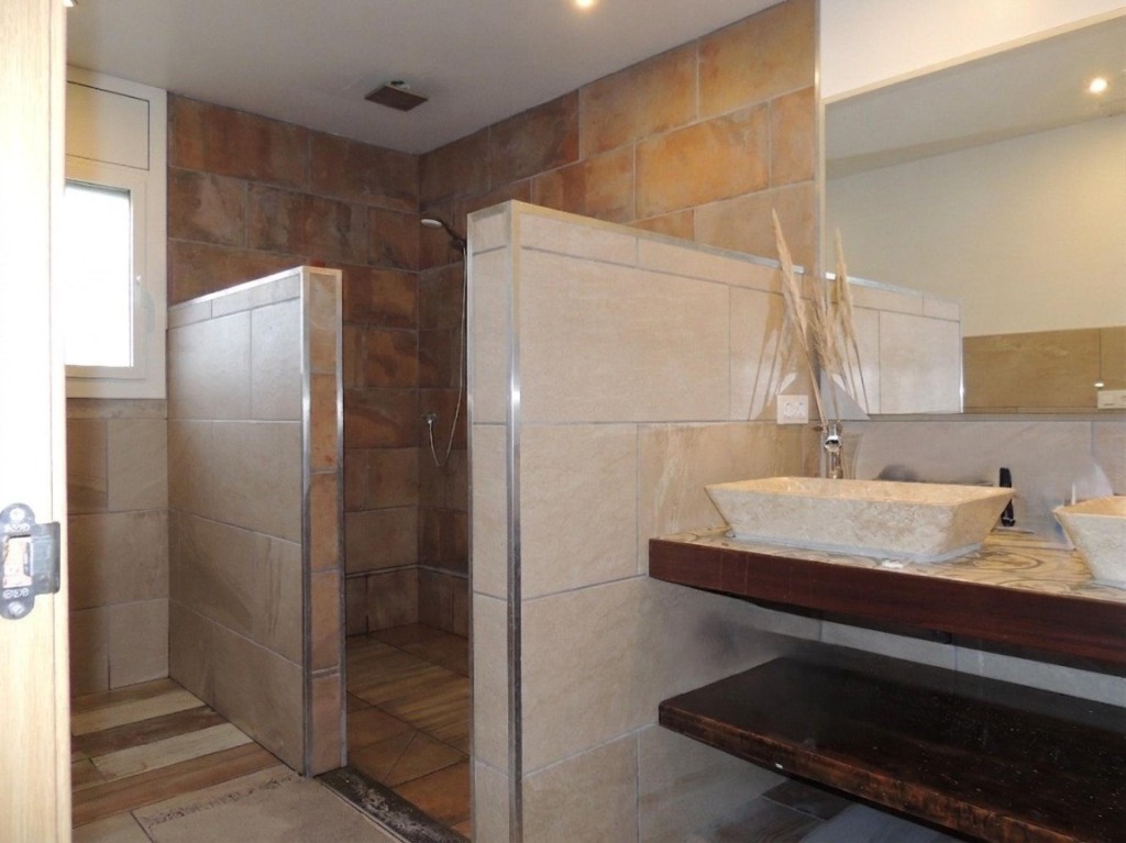 Imagen 2 de Casa con piscina de agua templada y licencia en Mas Altaba