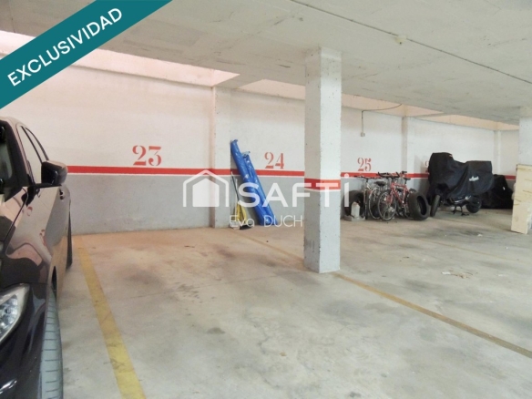 Imagen 3 de Venta de plaza amplia de parking en Avenida Costa Brava