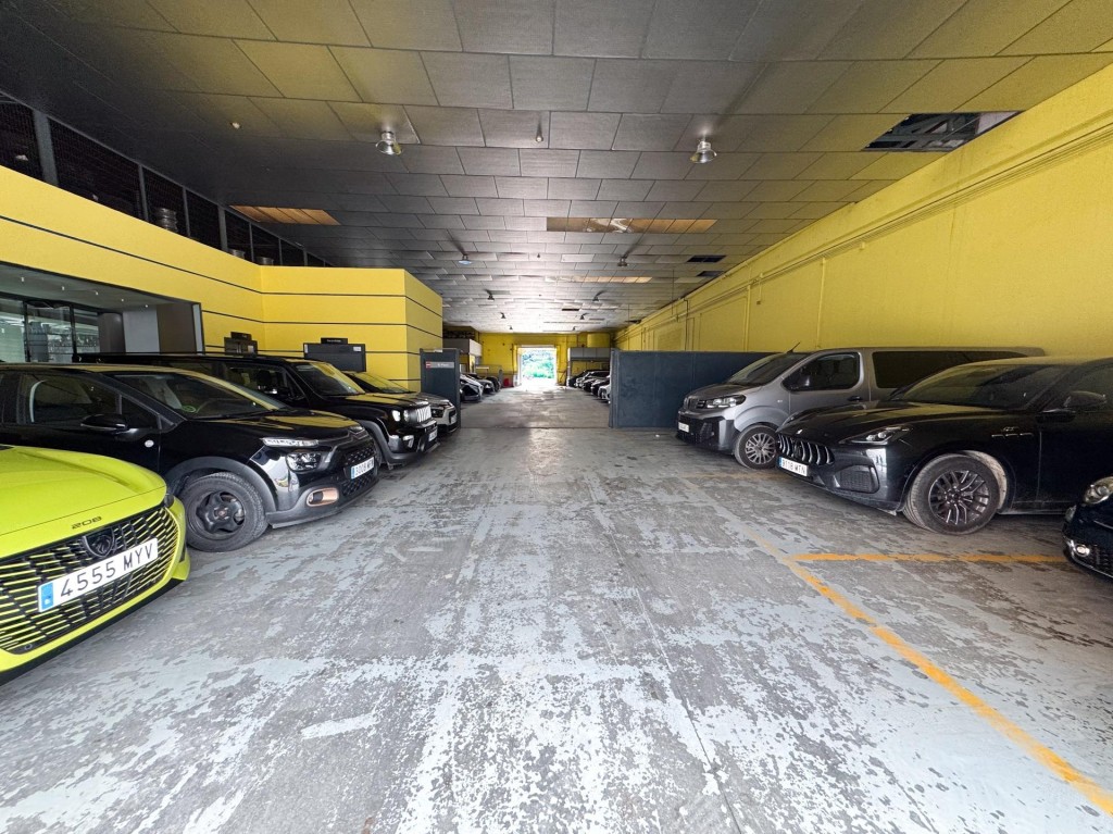 lavadero automático y plazas de garaje — Junto al Aeropuerto de Málaga