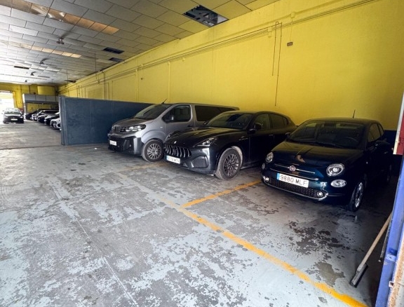 Imagen 2 de Se alquila en EXCLUSIVA nave rent a car en funcionamiento con taller