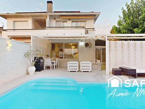 Imagen 2 de Casa Atemporal y Exclusiva con vistas panorámicas.
