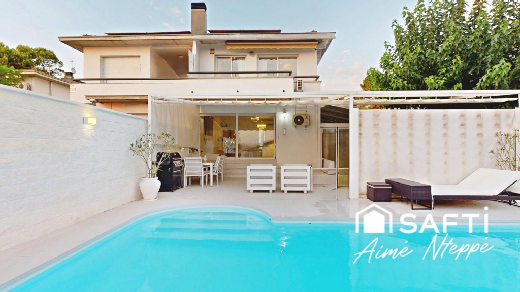 Imagen 2 de Casa Atemporal y Exclusiva con vistas panorámicas.