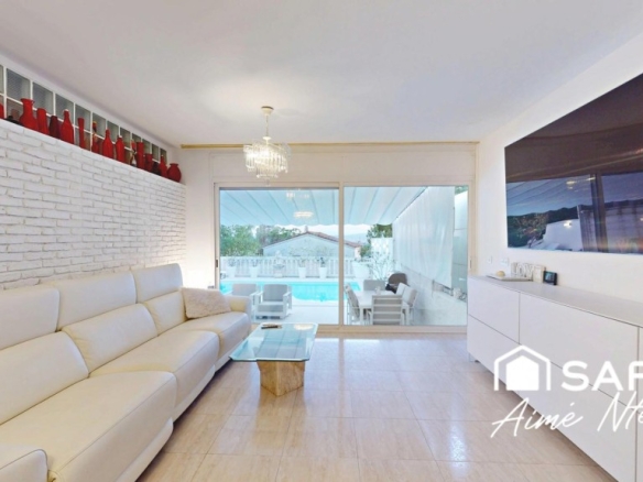 Imagen 3 de Casa Atemporal y Exclusiva con vistas panorámicas.