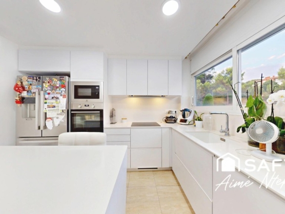 Imagen 4 de Casa Atemporal y Exclusiva con vistas panorámicas.