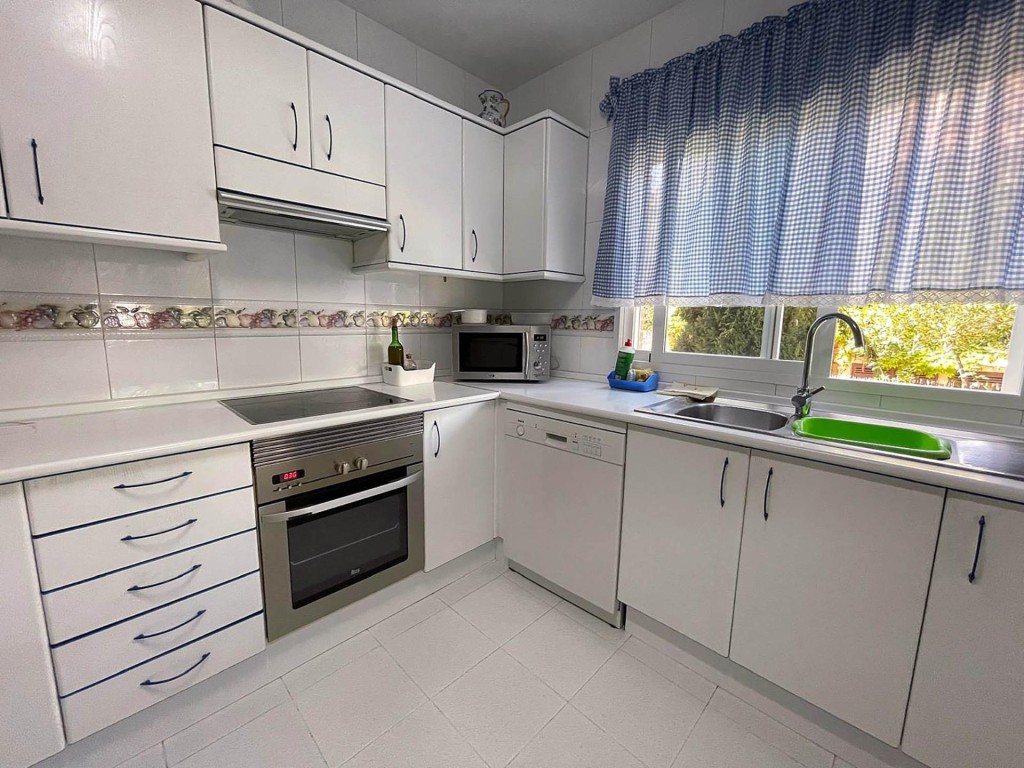 Imagen 3 de ¡CHICAS ESTUDIANTES! ÚLTIMA HABITACIÓN EN CHALET A COMPARTIR EN VILLANUEVA DE LA CAÑADA (MADRID).