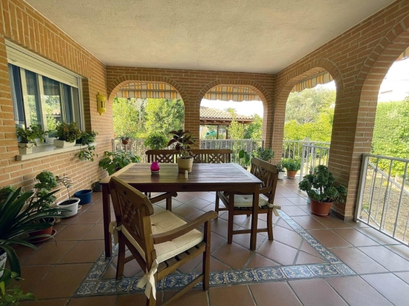 Imagen 1 de ¡CHICAS ESTUDIANTES! ÚLTIMA HABITACIÓN EN CHALET A COMPARTIR EN VILLANUEVA DE LA CAÑADA (MADRID).
