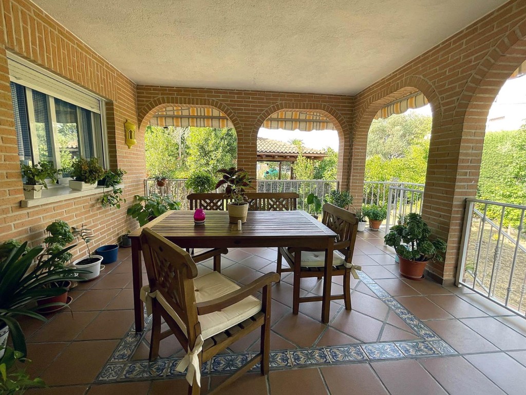 Imagen 1 de ¡CHICAS ESTUDIANTES! ÚLTIMA HABITACIÓN EN CHALET A COMPARTIR EN VILLANUEVA DE LA CAÑADA (MADRID).
