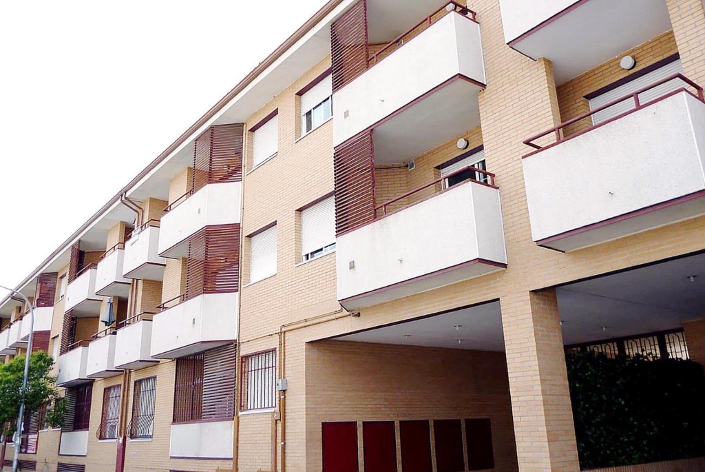 Imagen 1 de ¡CHICAS ESTUDIANTES! PISO DE TRES HABITACIONES EN ALQUILER