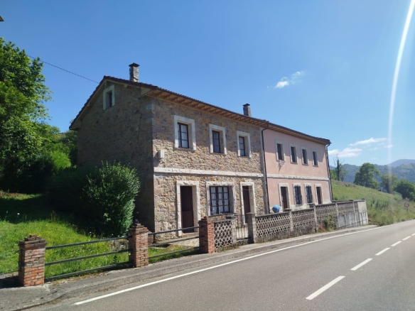 Imagen 1 de Casa de pueblo en Venta en Perlavia Asturias