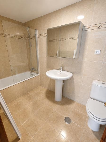 Imagen 3 de ESPECTACULAR ALQUILER DE CASA ADOSADA DE 3 PLANTAS + SÓTANO