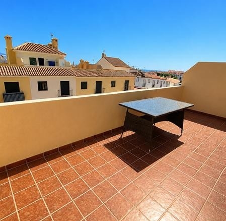 Imagen 1 de ESPECTACULAR ALQUILER DE CASA ADOSADA DE 3 PLANTAS + SÓTANO