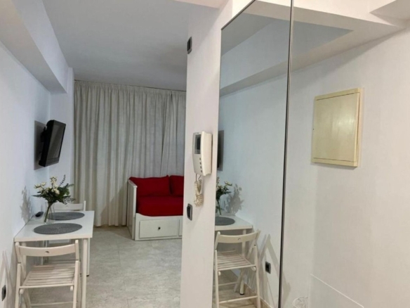 Imagen 2 de ¡ALTA RENTABILIDAD! LOFT CON LICENCIA TURÍSTICA EN EL PASEO MARÍTIMO A Pasos de la Famosa Playa de la Rada | Oportunidad Única de Inversión