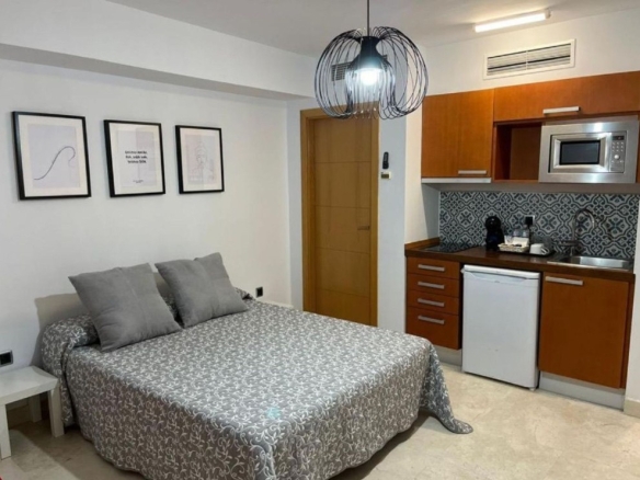 Imagen 3 de ¡ALTA RENTABILIDAD! LOFT CON LICENCIA TURÍSTICA EN EL PASEO MARÍTIMO A Pasos de la Famosa Playa de la Rada | Oportunidad Única de Inversión