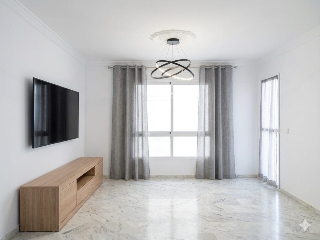 Imagen 1 de Oportunidad: Piso en el centro a un paso de la playa