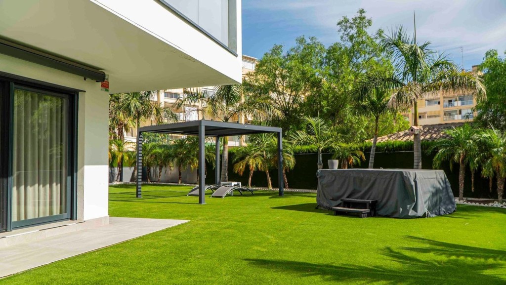 Imagen 2 de Exclusiva vivienda con 400 m² de jardín privado en Torremolinos