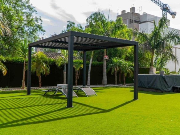 Imagen 3 de Exclusiva vivienda con 400 m² de jardín privado en Torremolinos