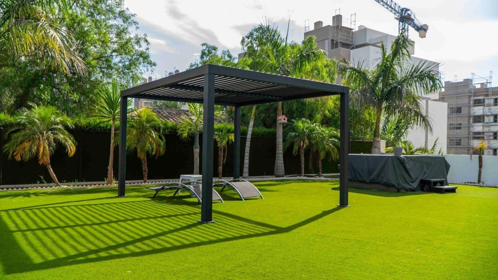 Imagen 3 de Exclusiva vivienda con 400 m² de jardín privado en Torremolinos