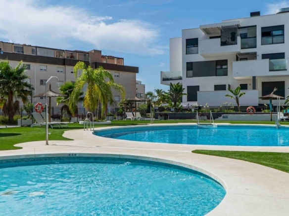 Imagen 1 de Exclusiva vivienda con 400 m² de jardín privado en Torremolinos