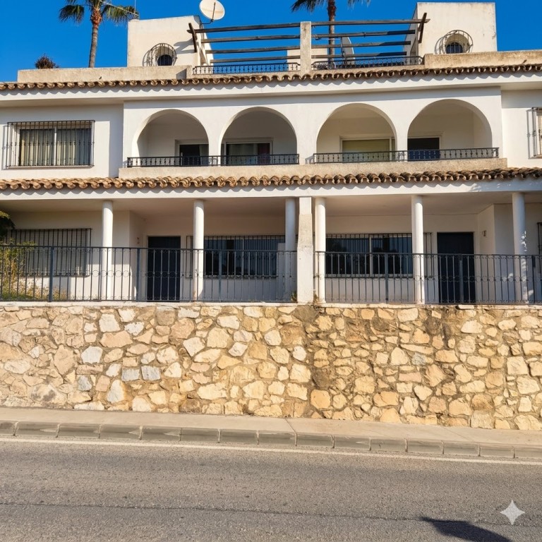 Imagen 1 de Edificio Completo con Licencia Turística: Tu Próximo Éxito de Inversión en la Costa