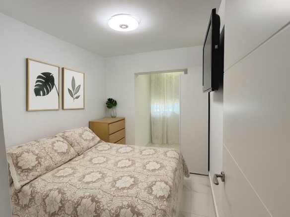 Imagen 4 de Oportunidad en Benalmádena Costa – 2 apartamentos reformados con gran terraza.