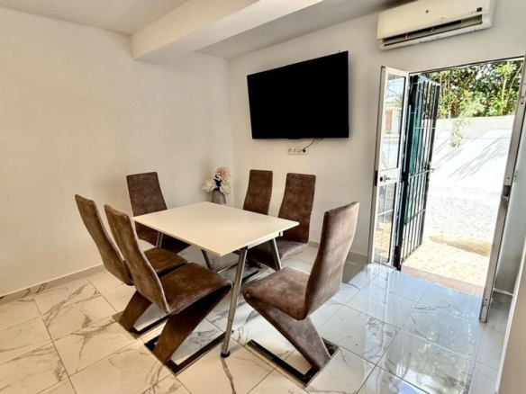 Imagen 1 de Oportunidad en Benalmádena Costa – 2 apartamentos reformados con gran terraza.