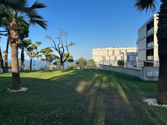 Imagen 2 de IMPRESIONANTE PISO EN LA EXCLUSIVA COSTA DE MANILVA A SOLO MINUTOS DE SOTOGRANDE