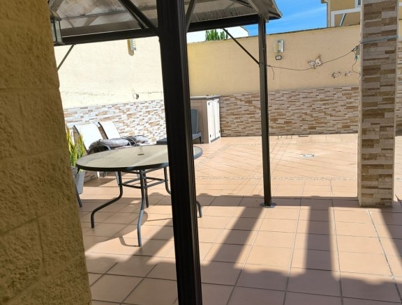 Imagen 2 de Chalet pareado en zona Recinto Ferial