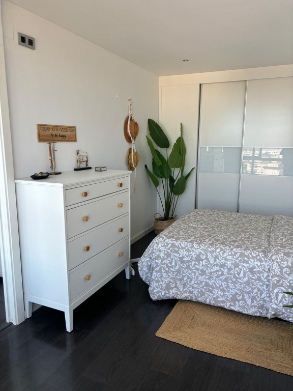 Imagen 3 de Exclusivo apartamento reformado con impresionantes vistas al mar en una de las mejores zonas de Torremolinos
