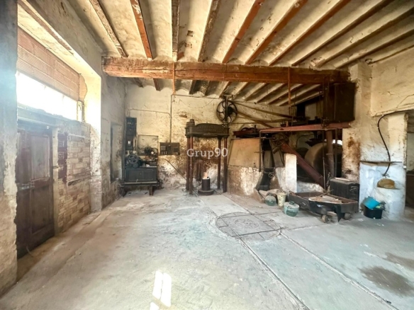 Imagen 2 de Espectacular molino histórico con gran potencial de reforma en Els Reguers (Tortosa)