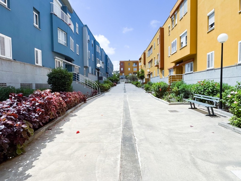 Imagen 2 de Oportunidad Única: OPORTUNIDAD DE COMPRA EN CALLE CAMELIA – LAS PALMAS DE GRAN CANARIA. Acogedor Apartamento de 2 Dormitorios Ideal para Inversores