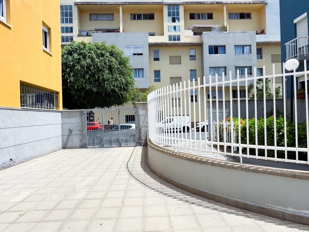Imagen 3 de Oportunidad Única: OPORTUNIDAD DE COMPRA EN CALLE CAMELIA – LAS PALMAS DE GRAN CANARIA. Acogedor Apartamento de 2 Dormitorios Ideal para Inversores