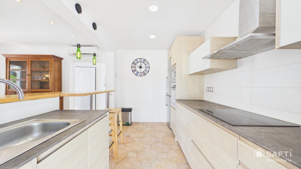Imagen 4 de Villa con piscina privada y jacuzzi - Licencia turística para 8 personas - Can Picafort - Calle Tords