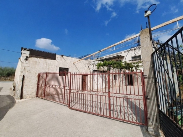 Imagen 1 de Amplia vivienda
