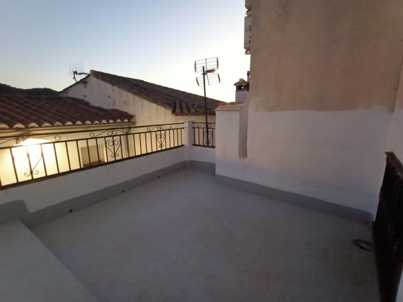 Imagen 1 de Casa de pueblo en Venta en Benastepal Málaga