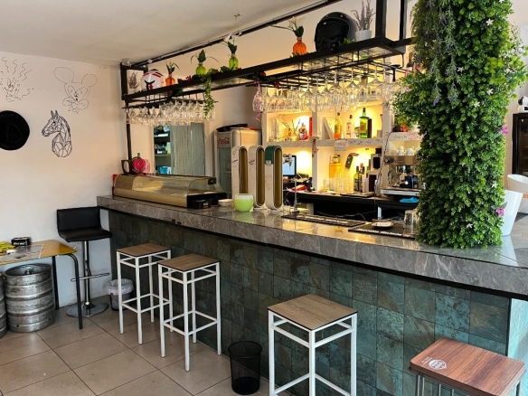 Imagen 1 de Local comercial en Alquiler en Madrid Madrid CHAMARTIN