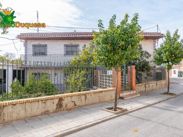 Imagen 2 de Chalet en La Vega de Granada. Con parcela de 921 m2