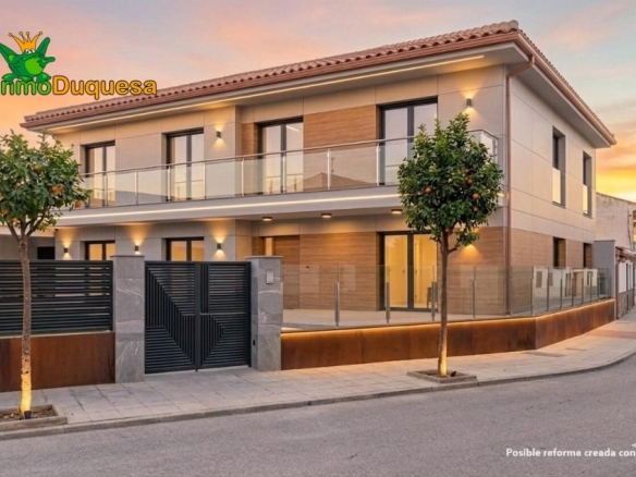 Imagen 1 de Chalet en La Vega de Granada. Con parcela de 921 m2