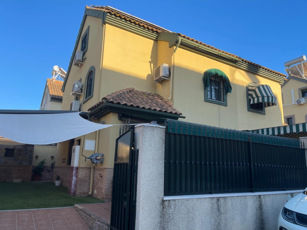 Imagen 2 de Casa-Chalet en Venta en Dos Hermanas Sevilla MONTEQUINTO
