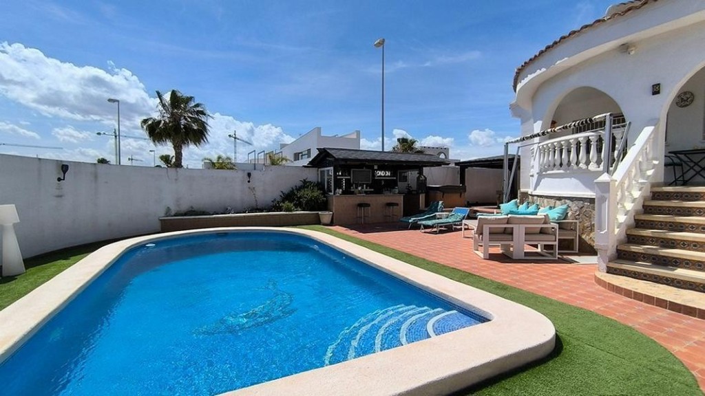 Imagen 1 de Venta de villa en Ciudad quesada