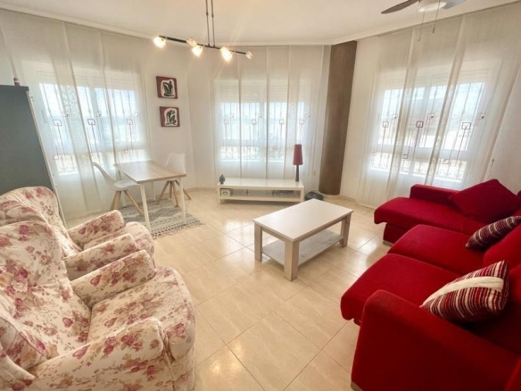 de 85m2 con 2 dormitorios y 2 baños